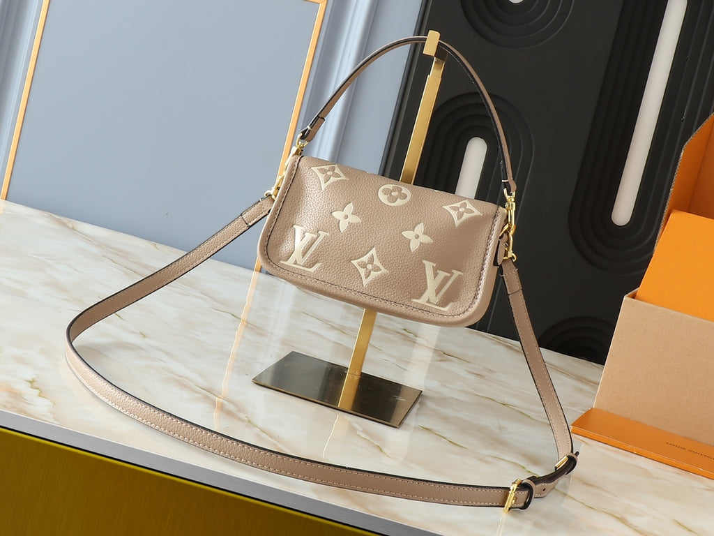 B1X45E4 Popular leather bag