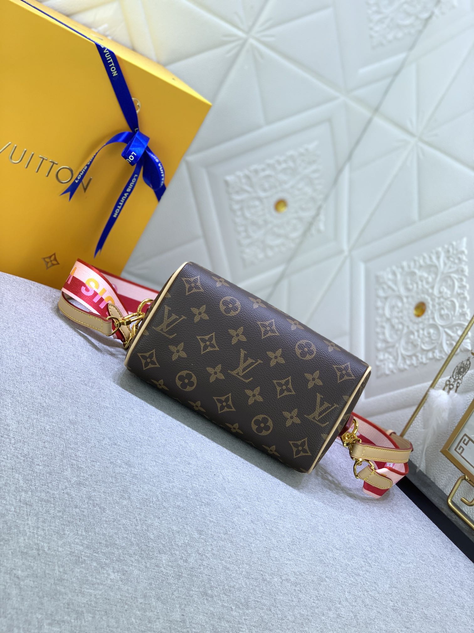 B12X73E44 Popular  leather bag 