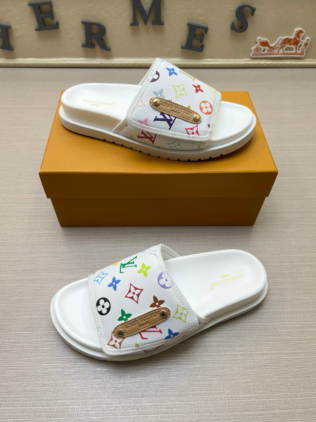 Z5N75E6  Popular Slippers