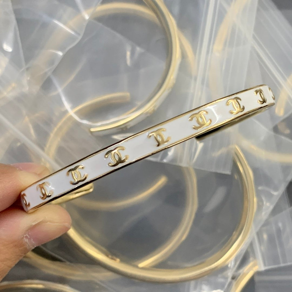X1X54C68K  Popular Bracelets