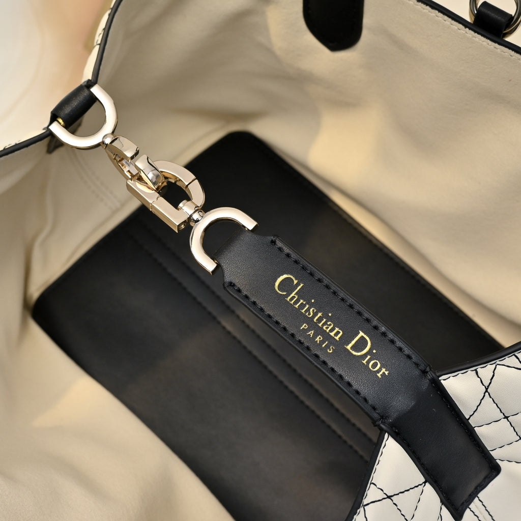 B1R76D40 Popular leather bag