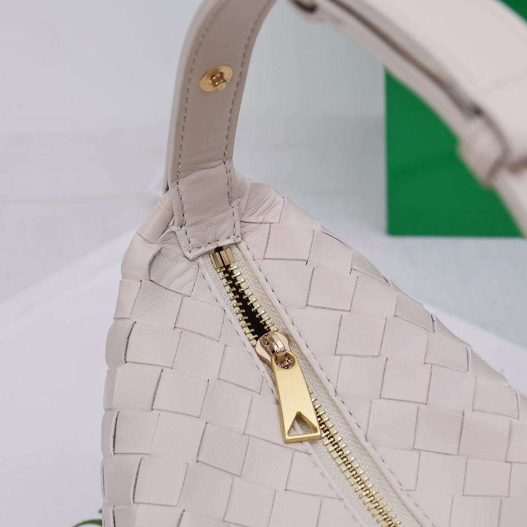 B1X76A10  Popular leather bag