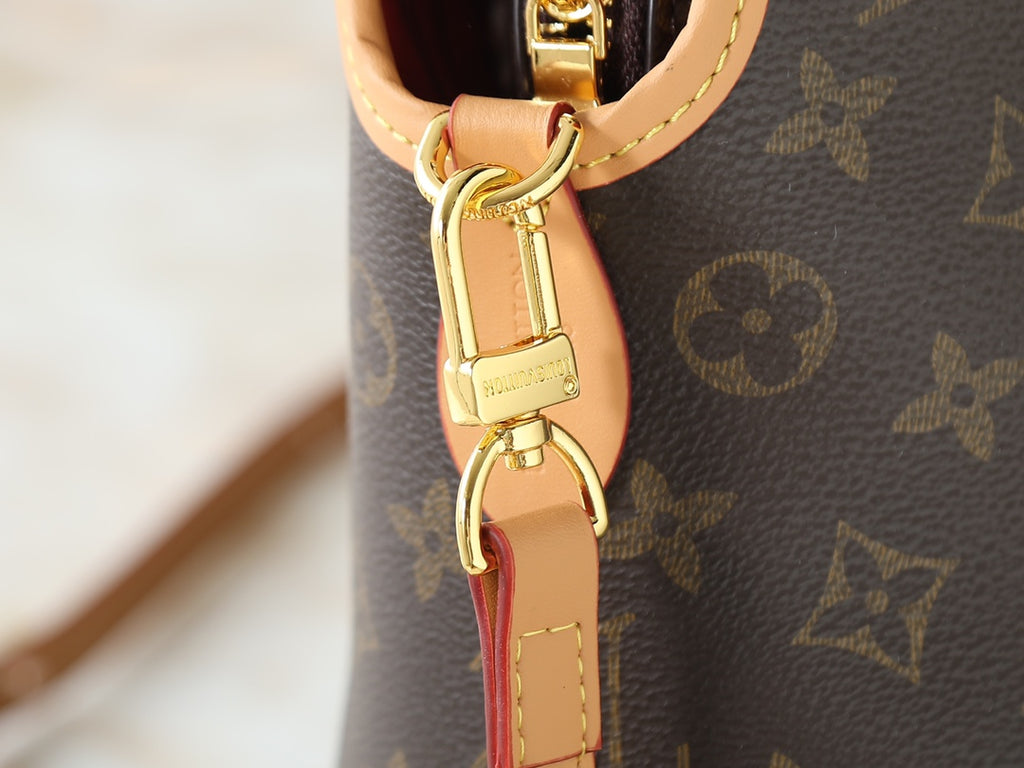 B1P46E107 Popular leather bag