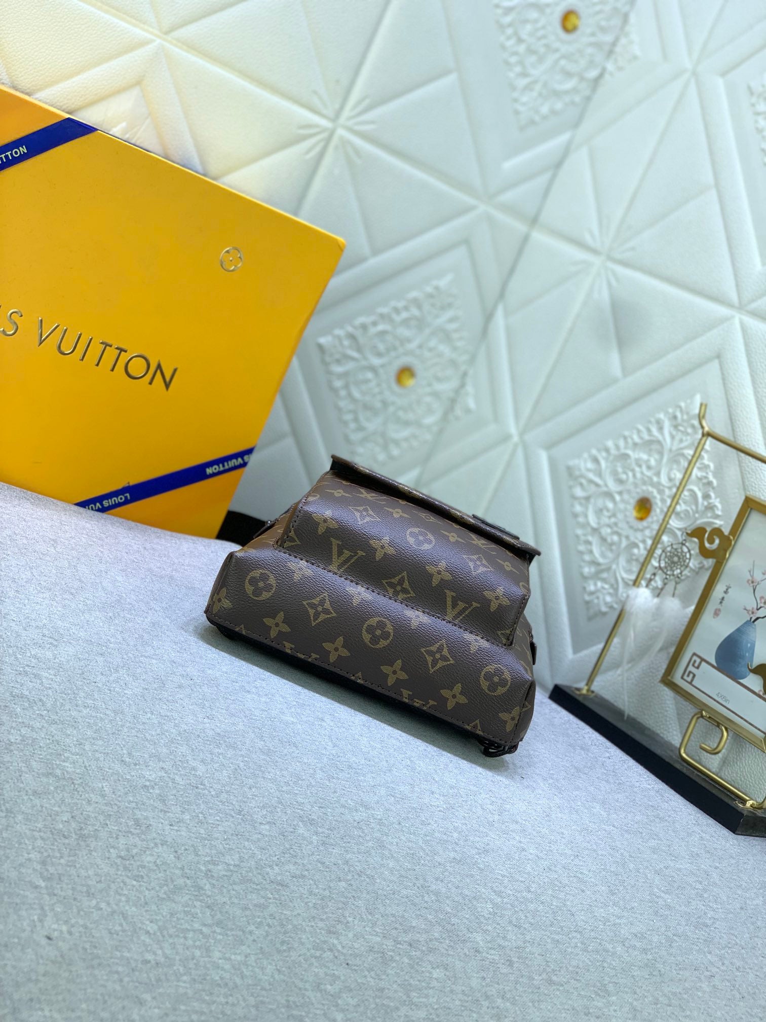 B12X44E340 Popular leather bag 