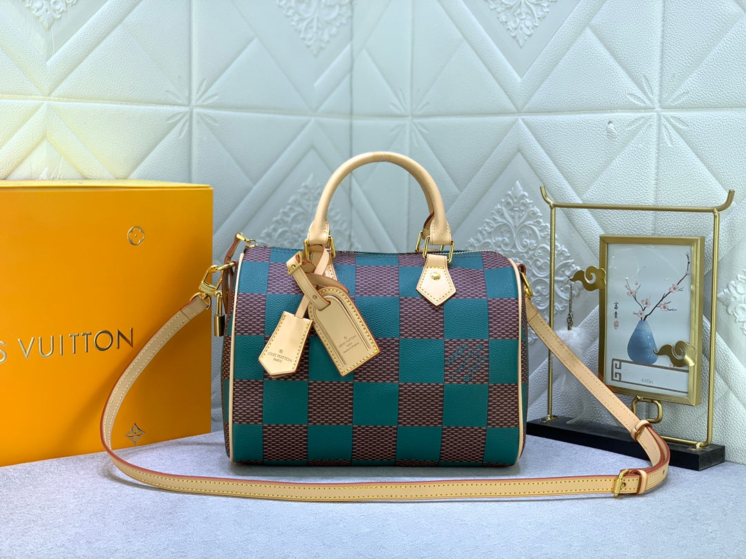 B12X44E269 Popular  leather bag 