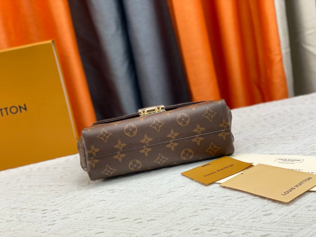 B1W15E2 Popular leather Bags