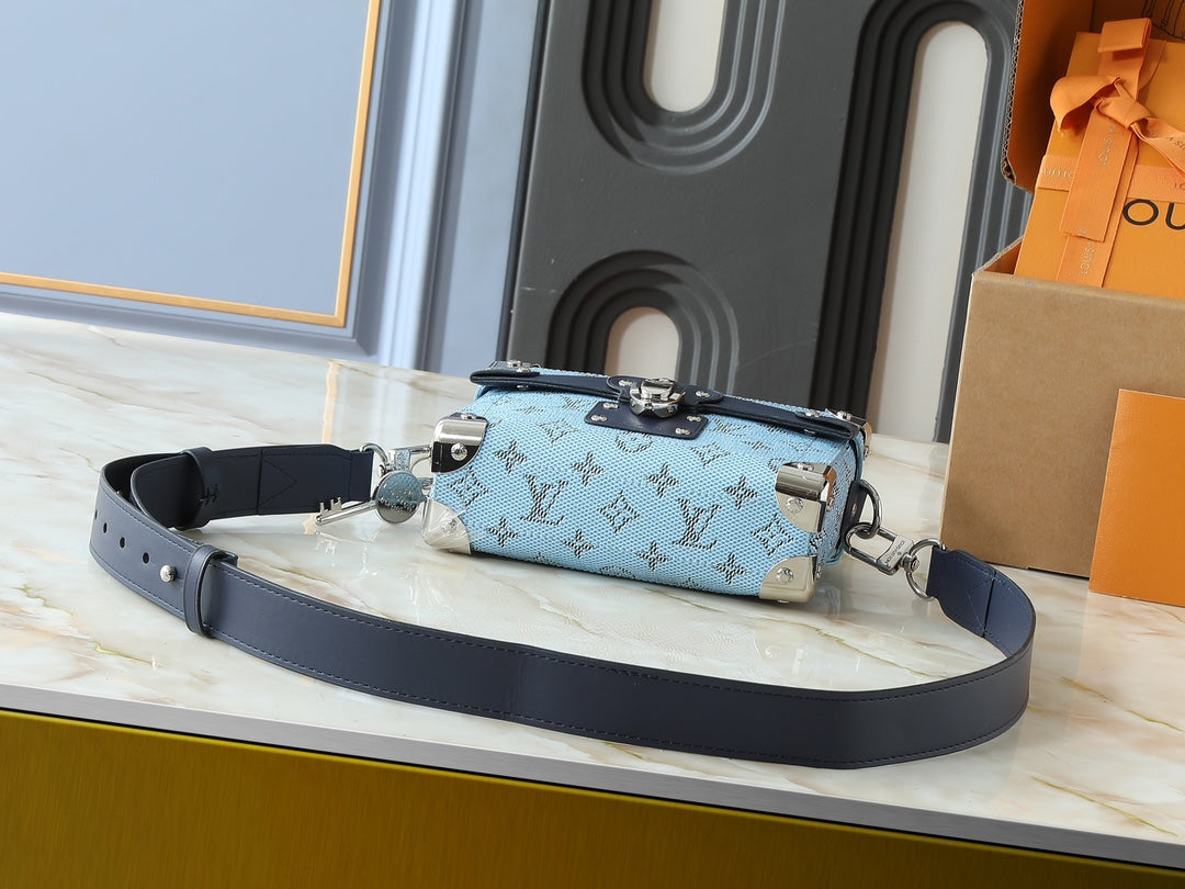 B1R15E47  Popular  leather bag