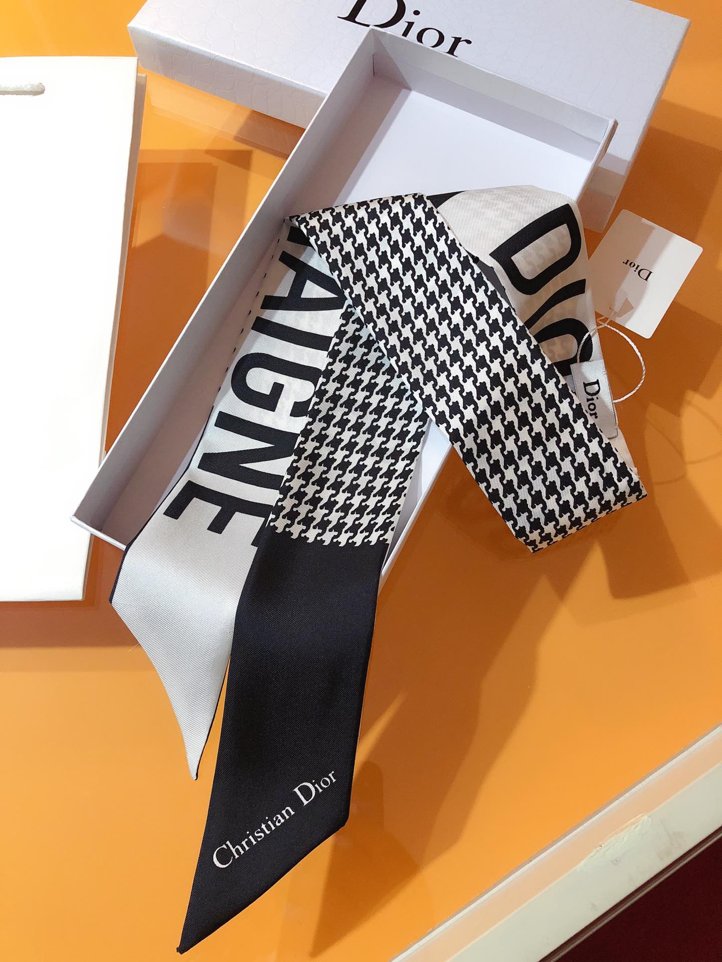 W1N46D4 Popular Silk Scarve