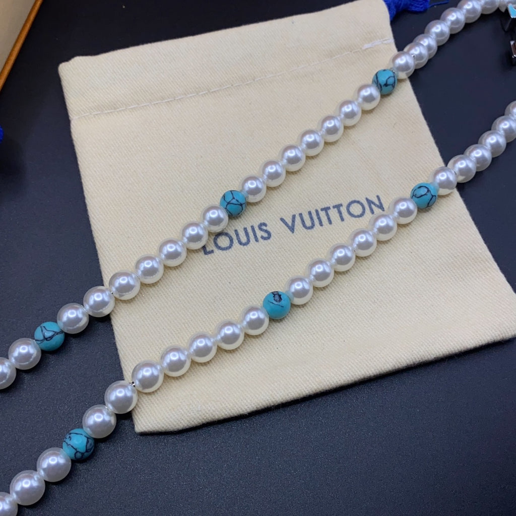 X1Q85E341X Popular Necklaces. Bracelets