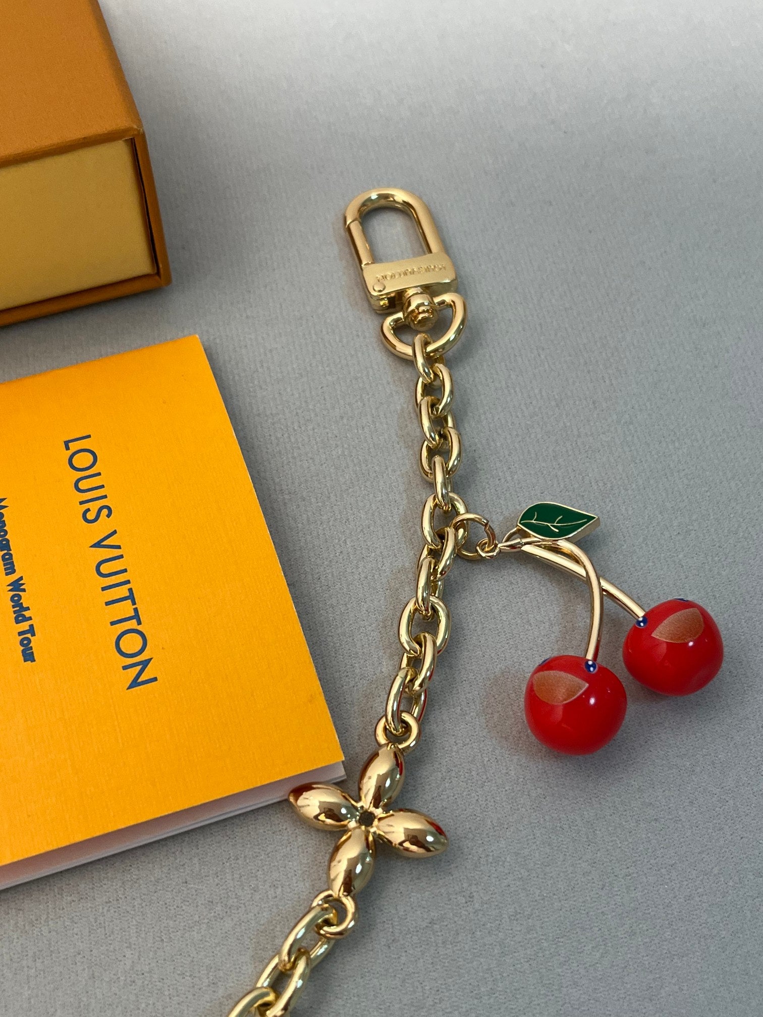 A1N75E3  Popular Keychains