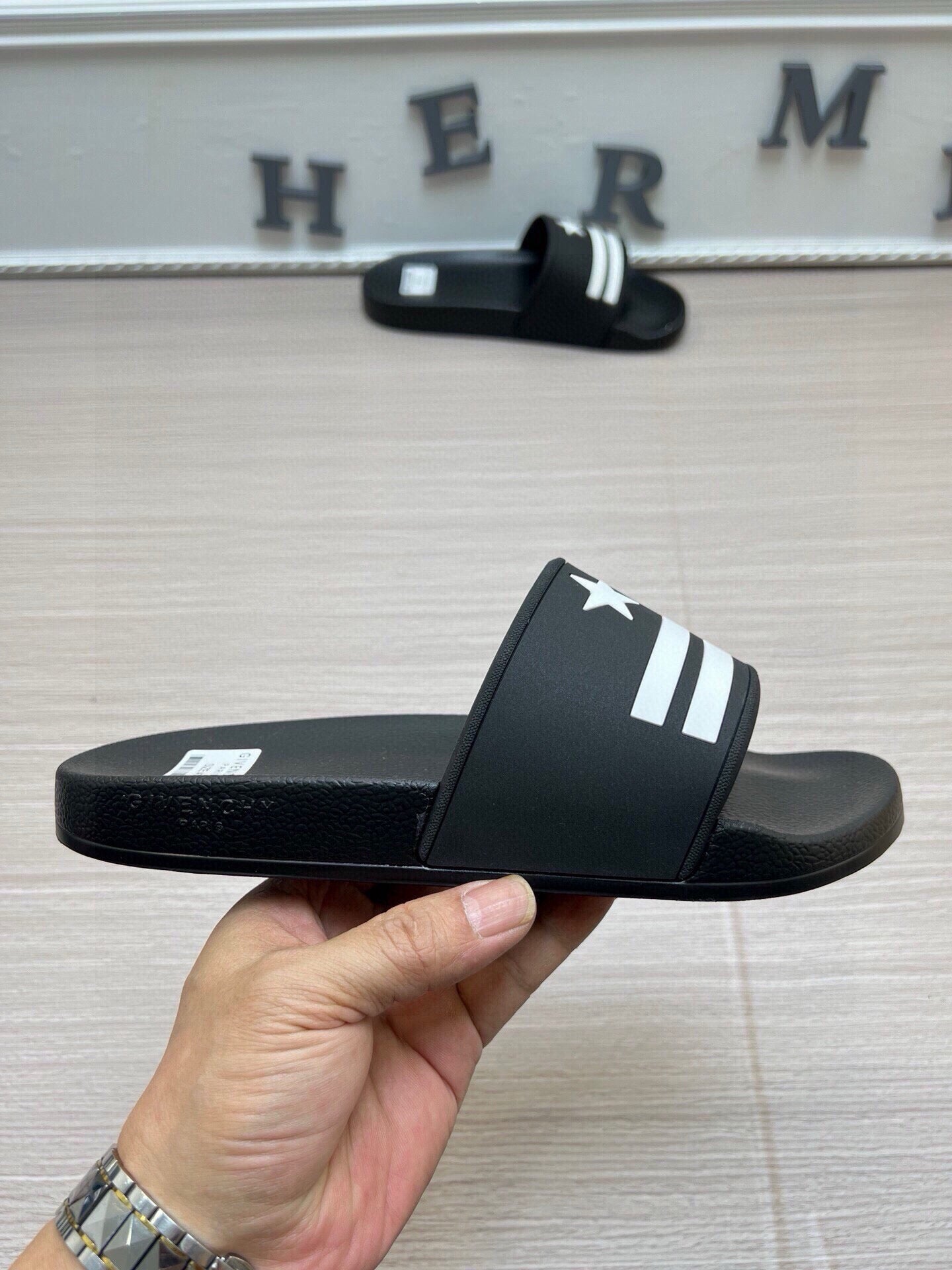Z5Z35GV263  Popular Slippers