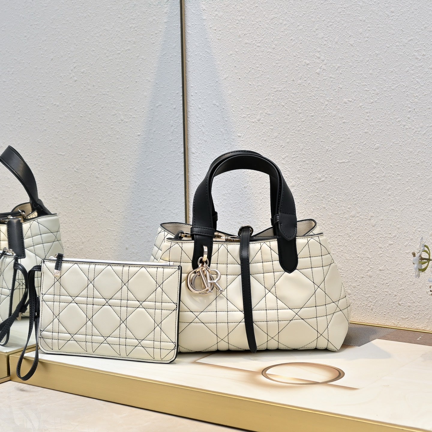 B1R76D40 Popular leather bag