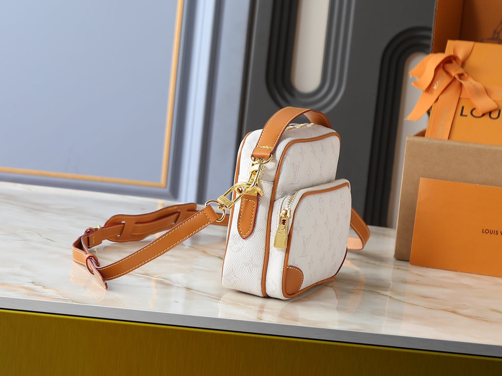 B1P46E109 Popular leather bag