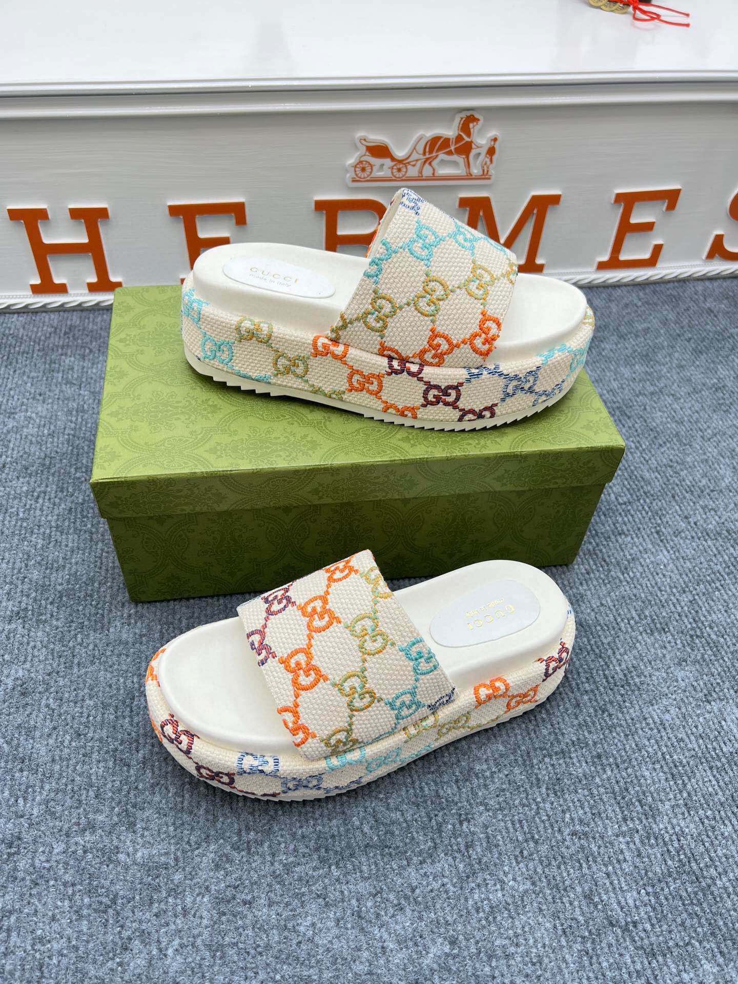 Z5ZB122 Popular slippers  Sole thickness 5.5cm