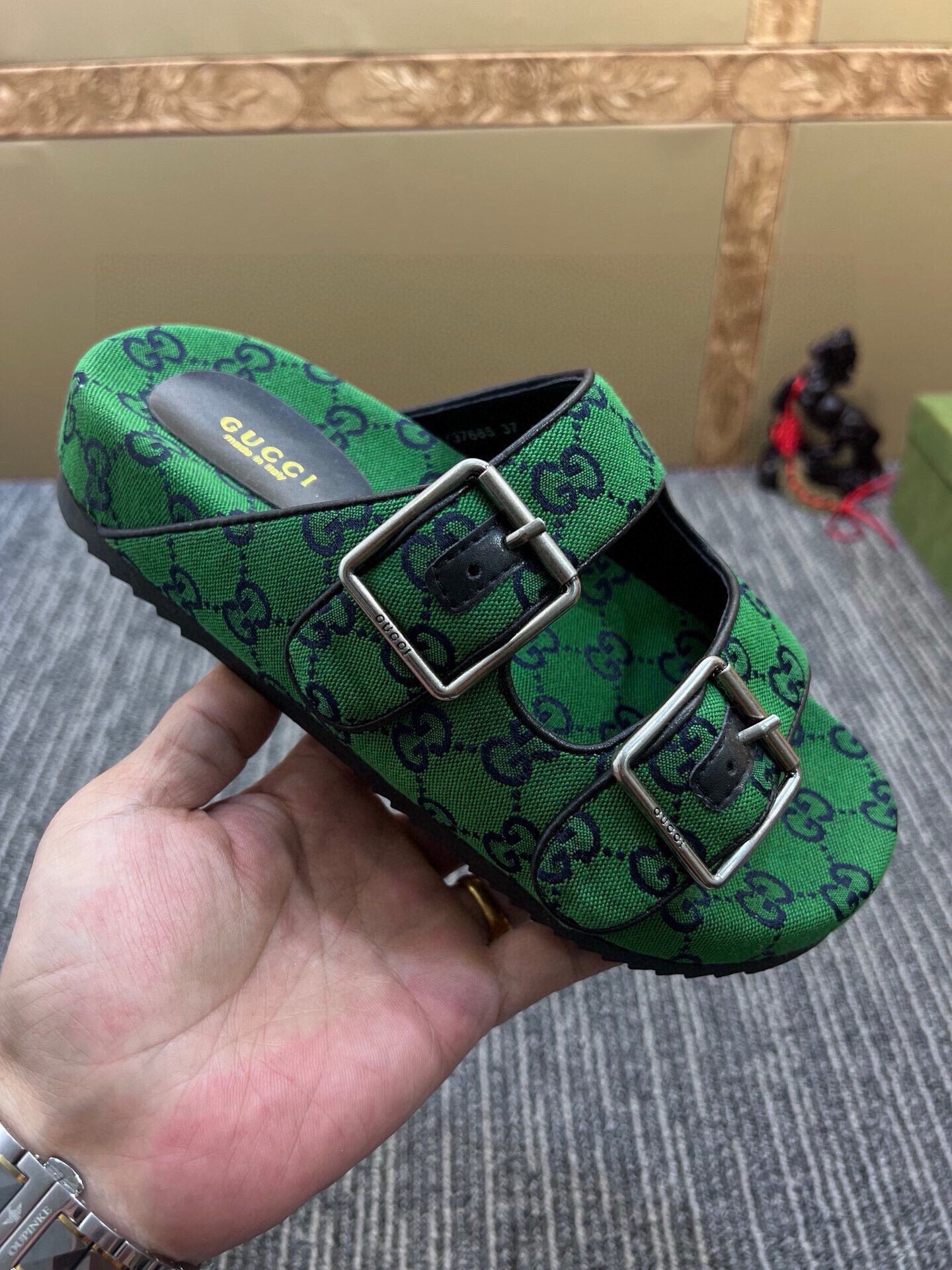 Z5QB17  Popular shoes