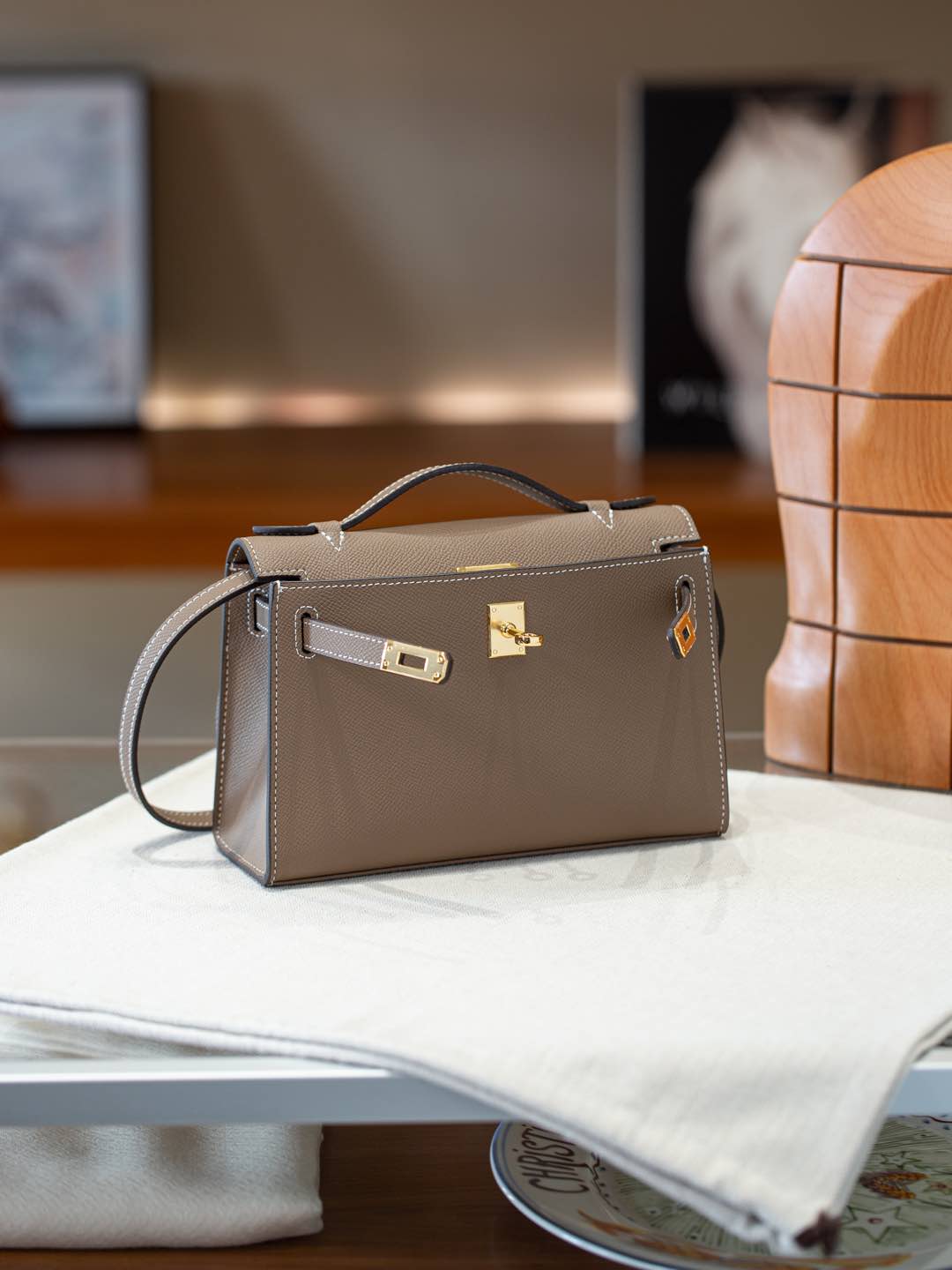 B1R66A6 Popular leather bag