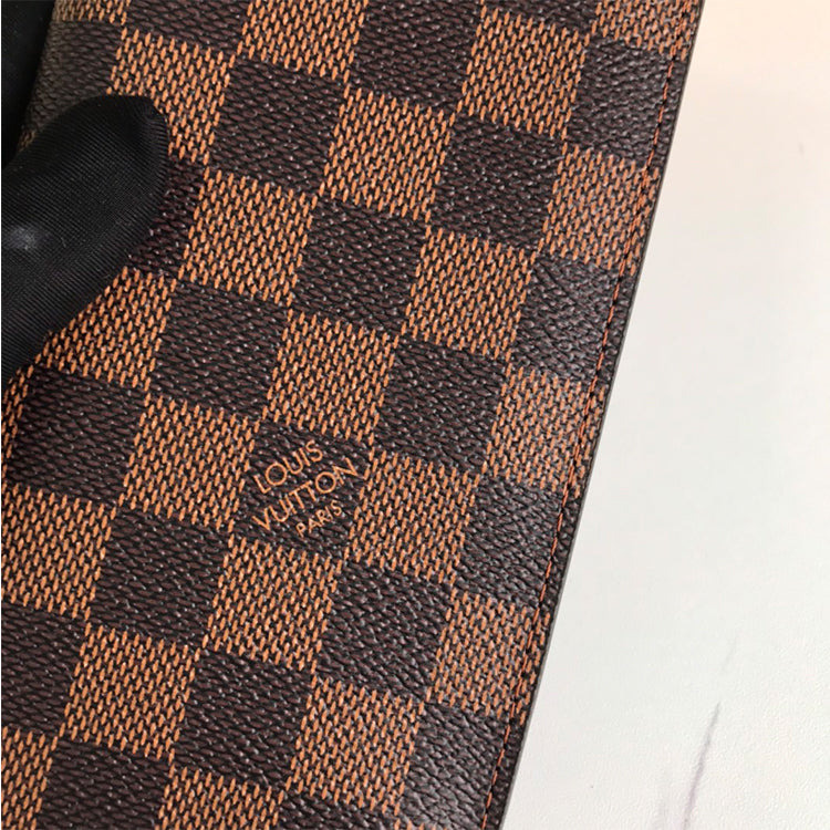 B1X31E2 Popular leather wallets