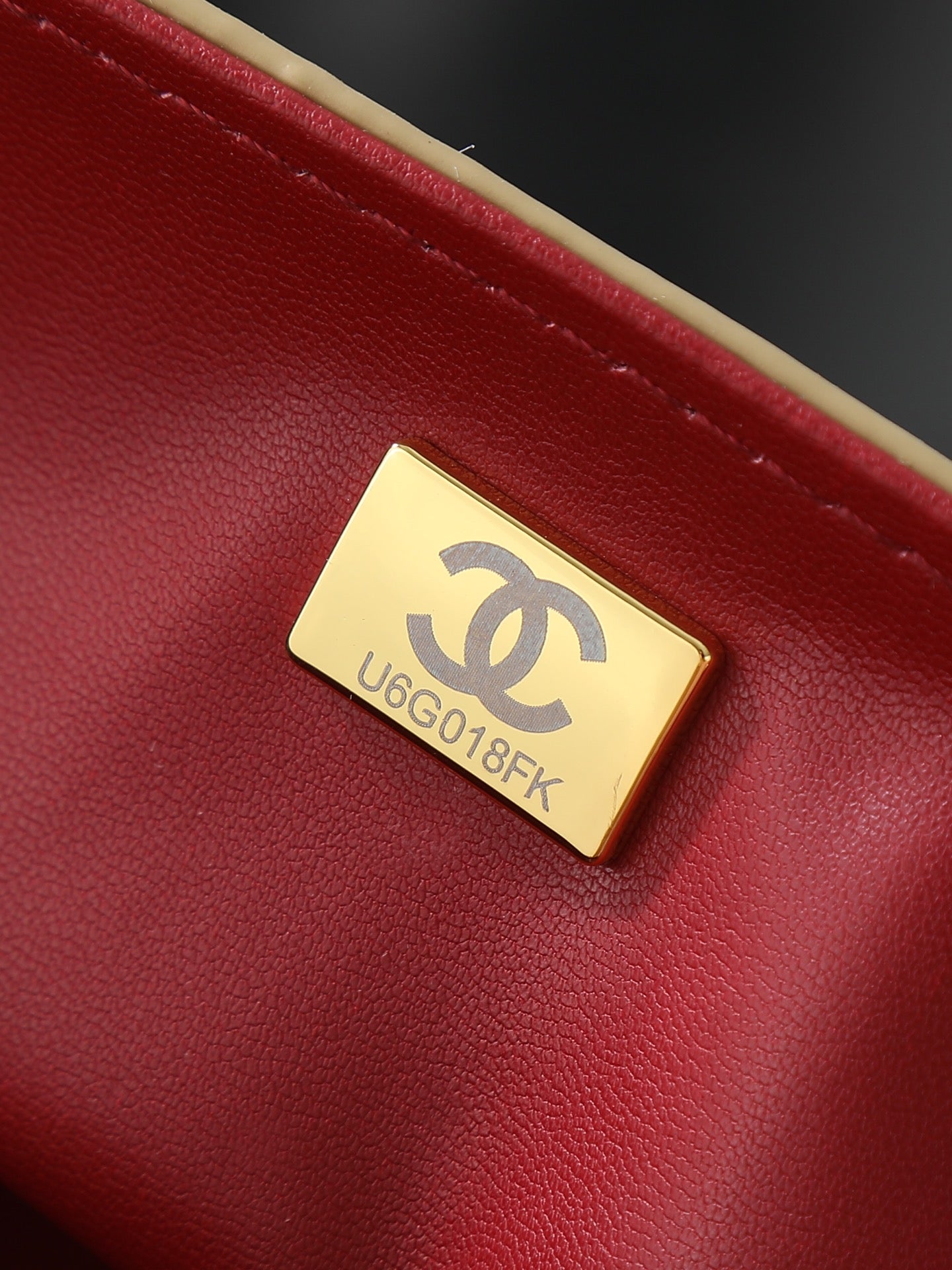 B1R76C22 Popular leather bag