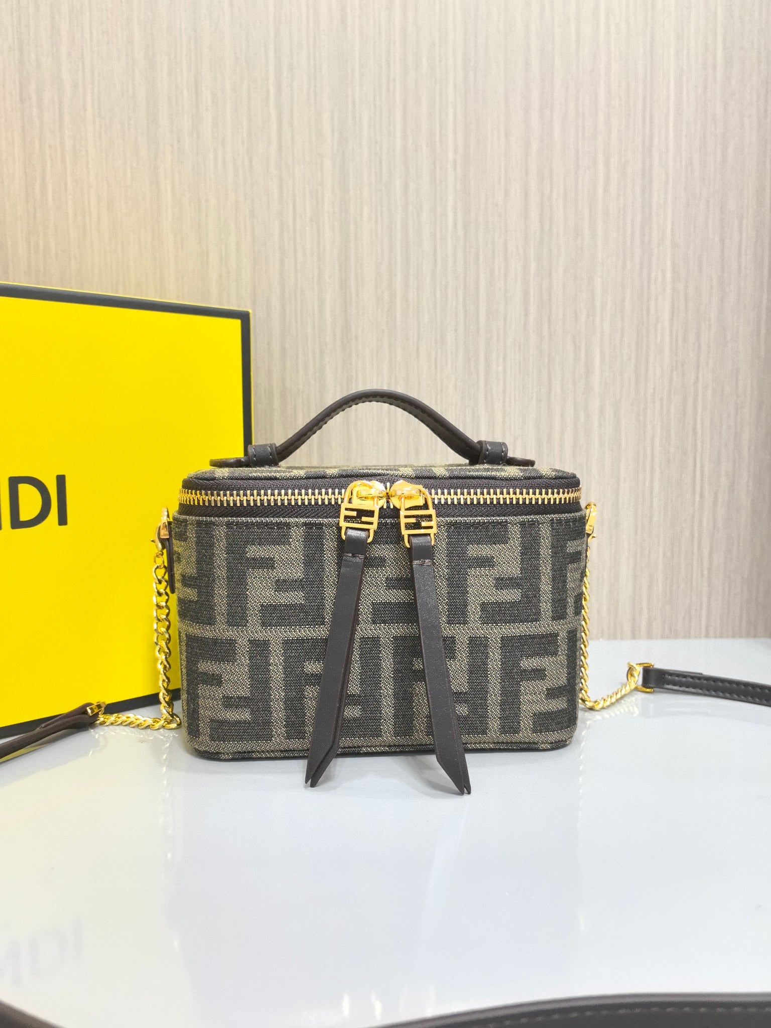 B1R15F59  Popular  bag