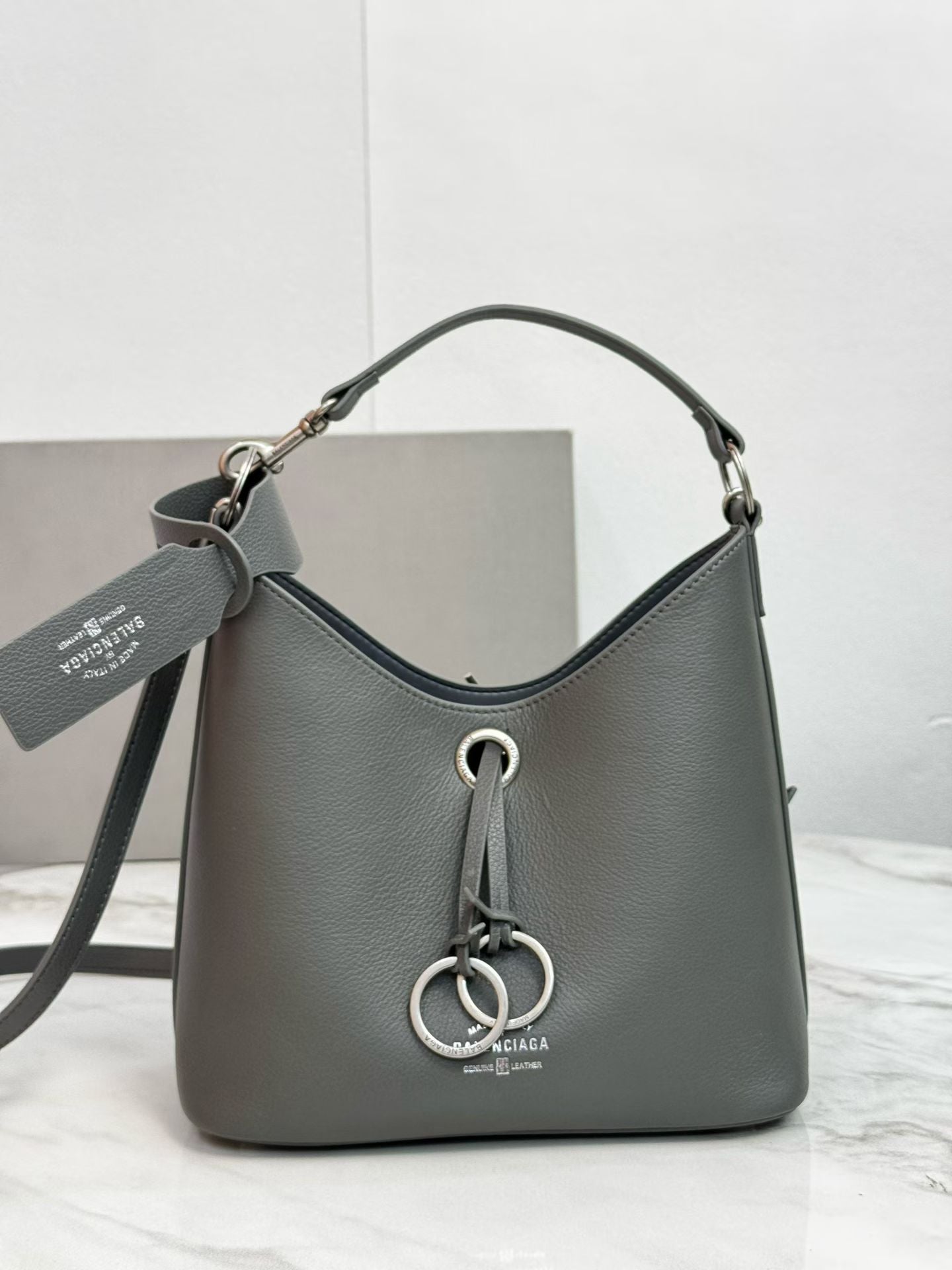 B1P46J144 Popular leather bags