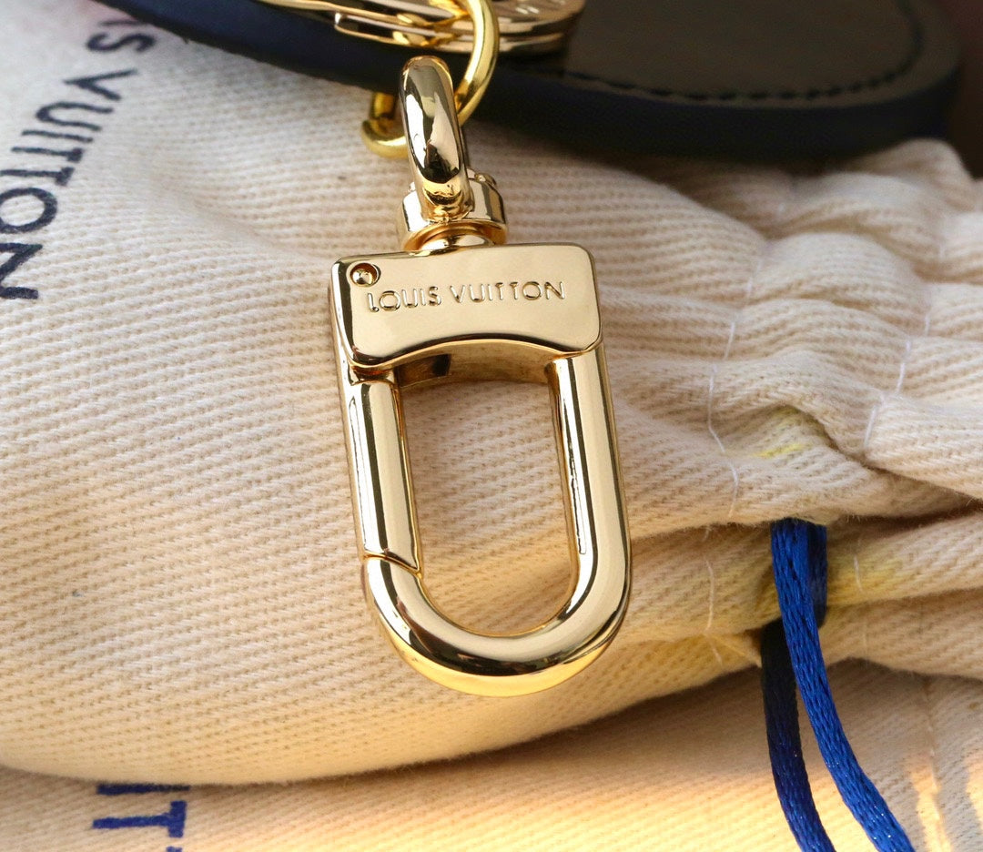 A1Q105E23 Popular bag 's charms accessories