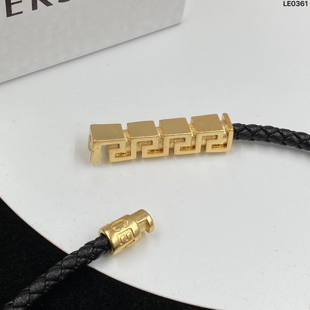 X1R75V55X Popular    Necklaces