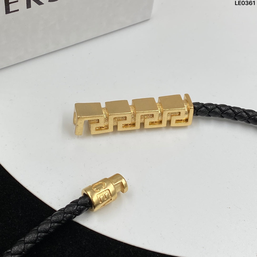 X1R75V55X Popular    Necklaces