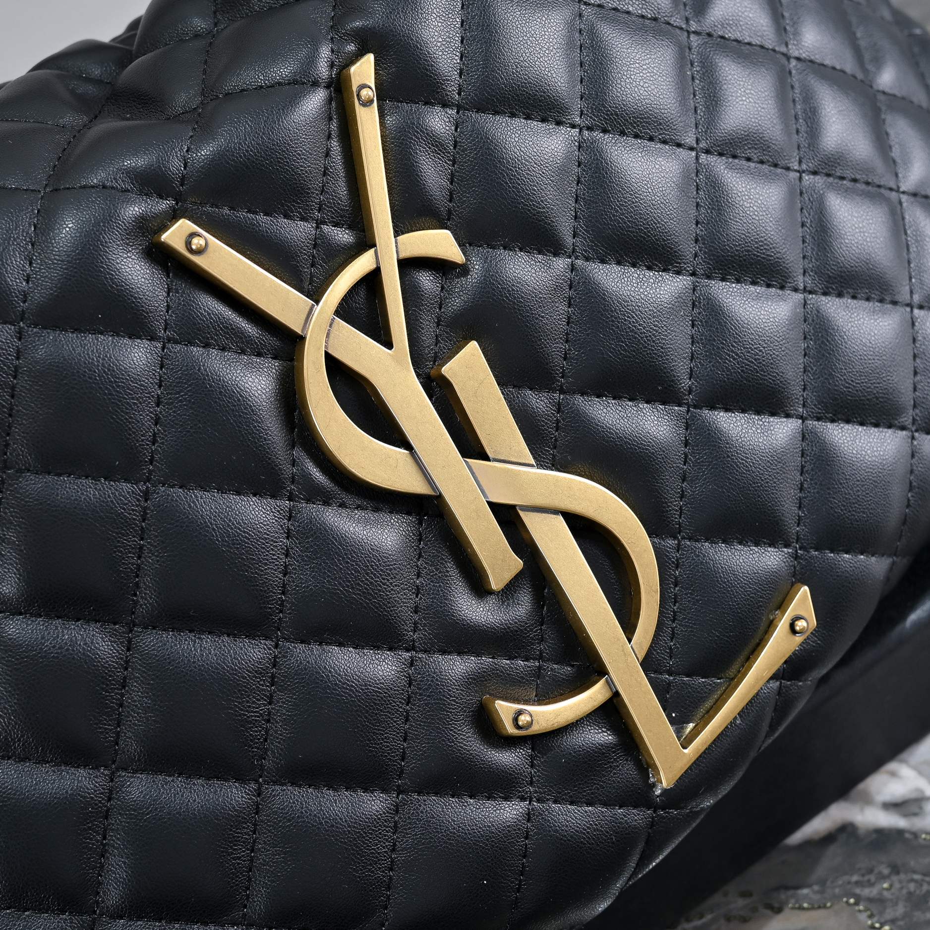 B1N36SL18 Popular  Purse