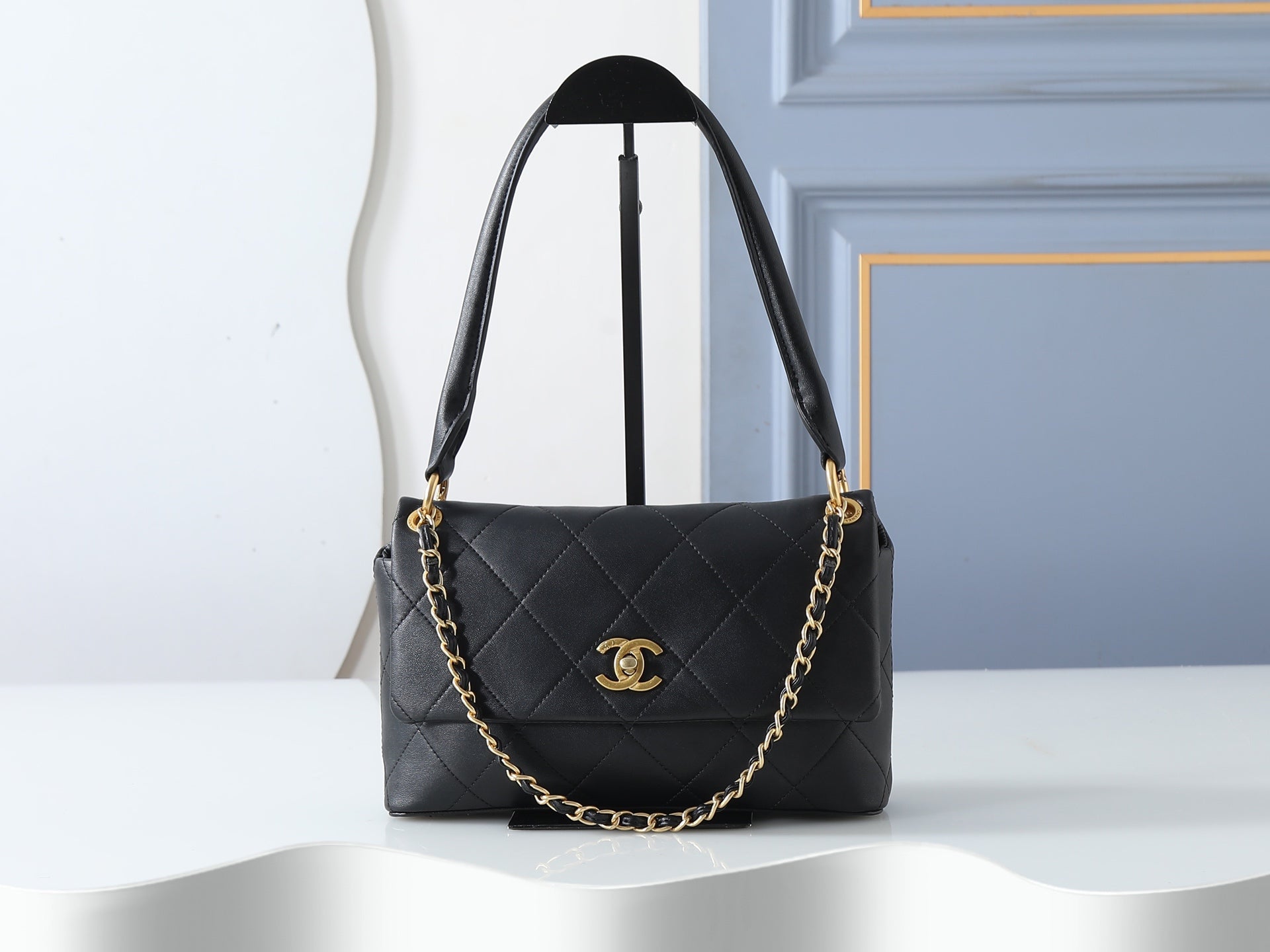 B1R76C28 Popular leather bag