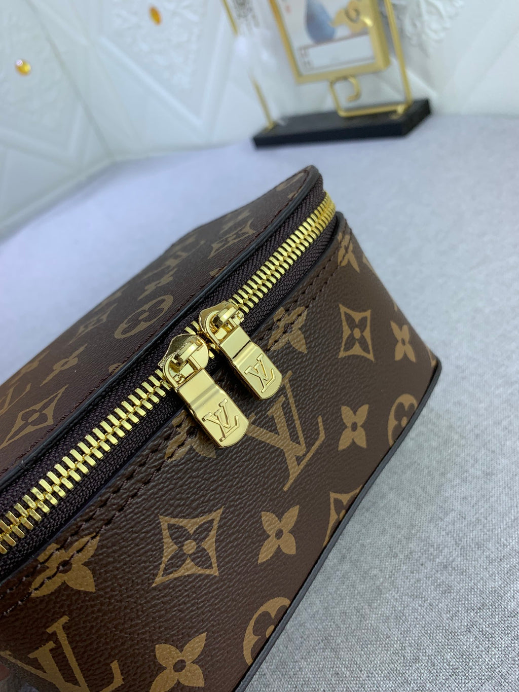 B1X34E272 Popular  leather bag 