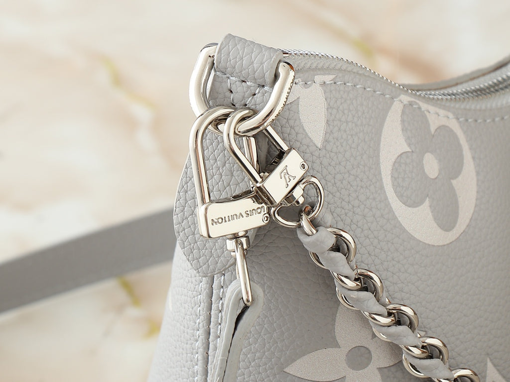 B1R76E49 Popular leather bag