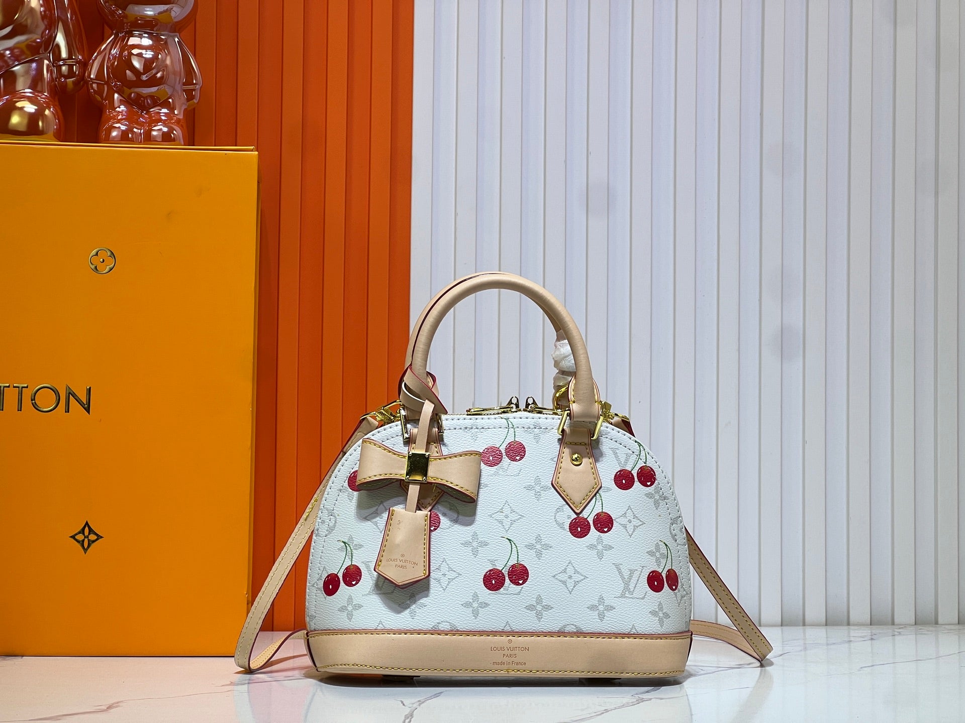 B1P46E85 Popular leather bag