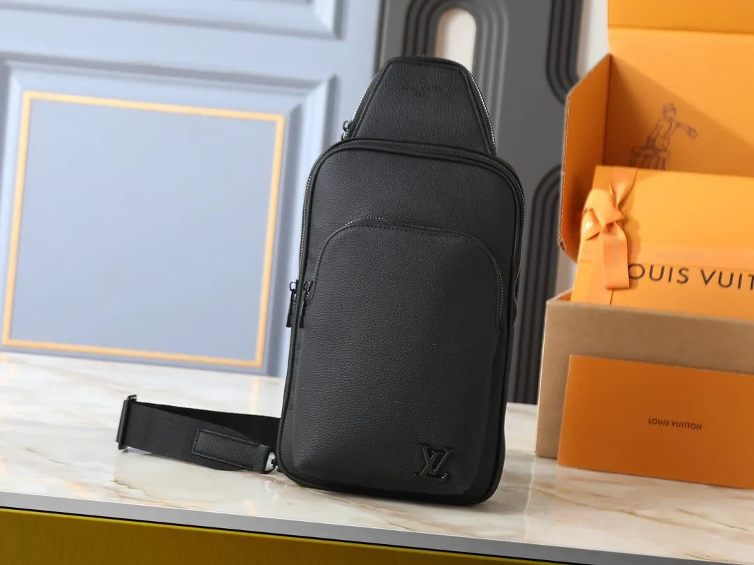 B1P46E24 Popular leather bag