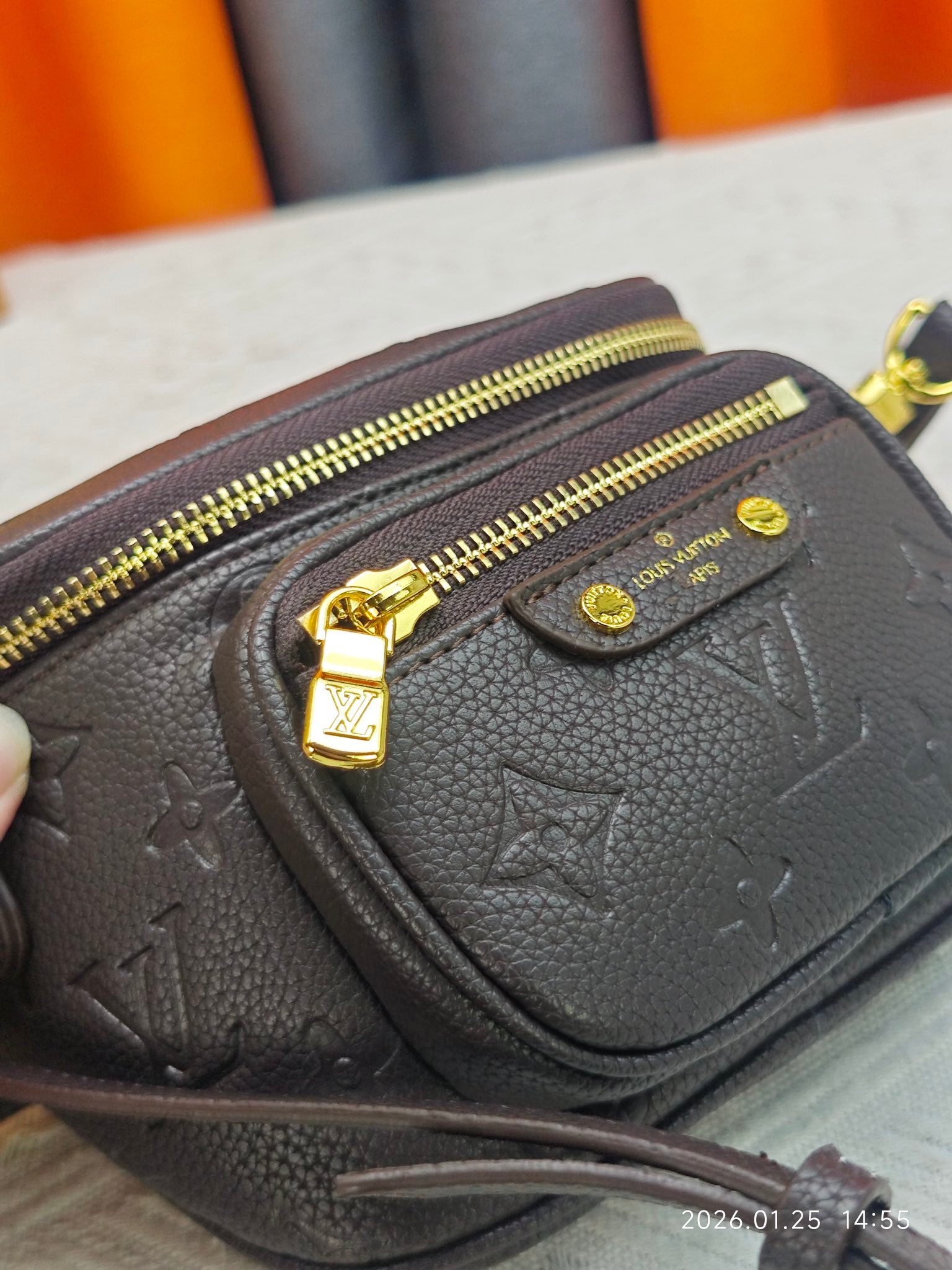 B1P46E75 Popular leather bag