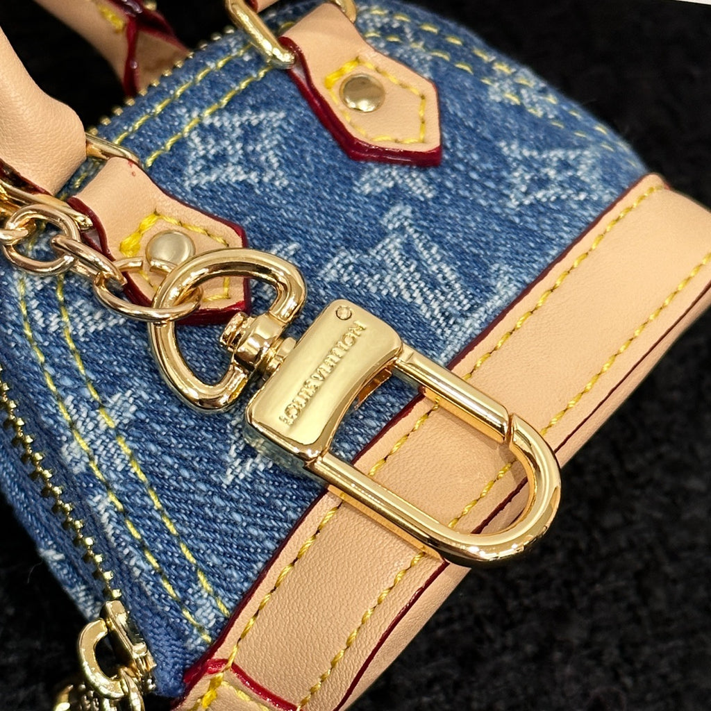 A1Z105E9 Popular bag 's charms accessories