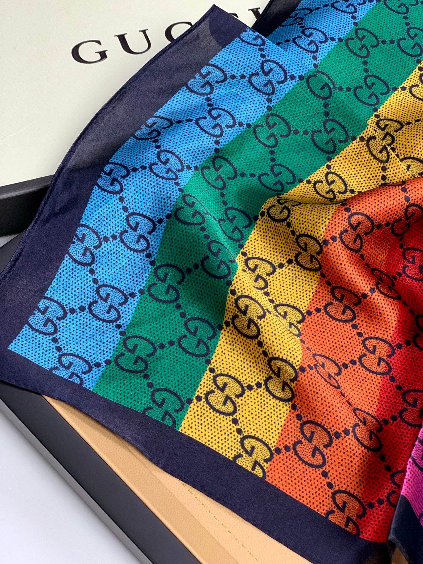 W1N55C10 Popular Silk Scarve