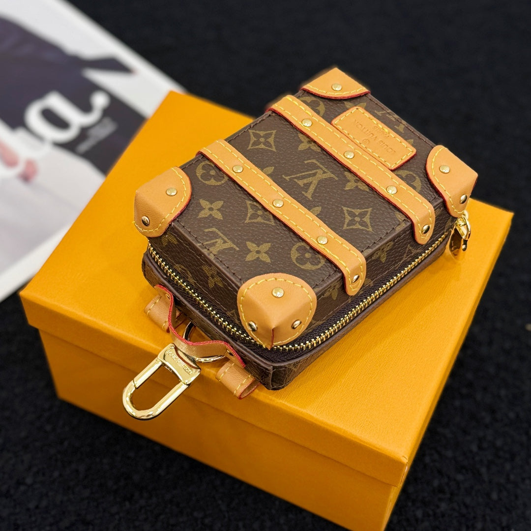 A1Z105E10 Popular bag 's charms accessories