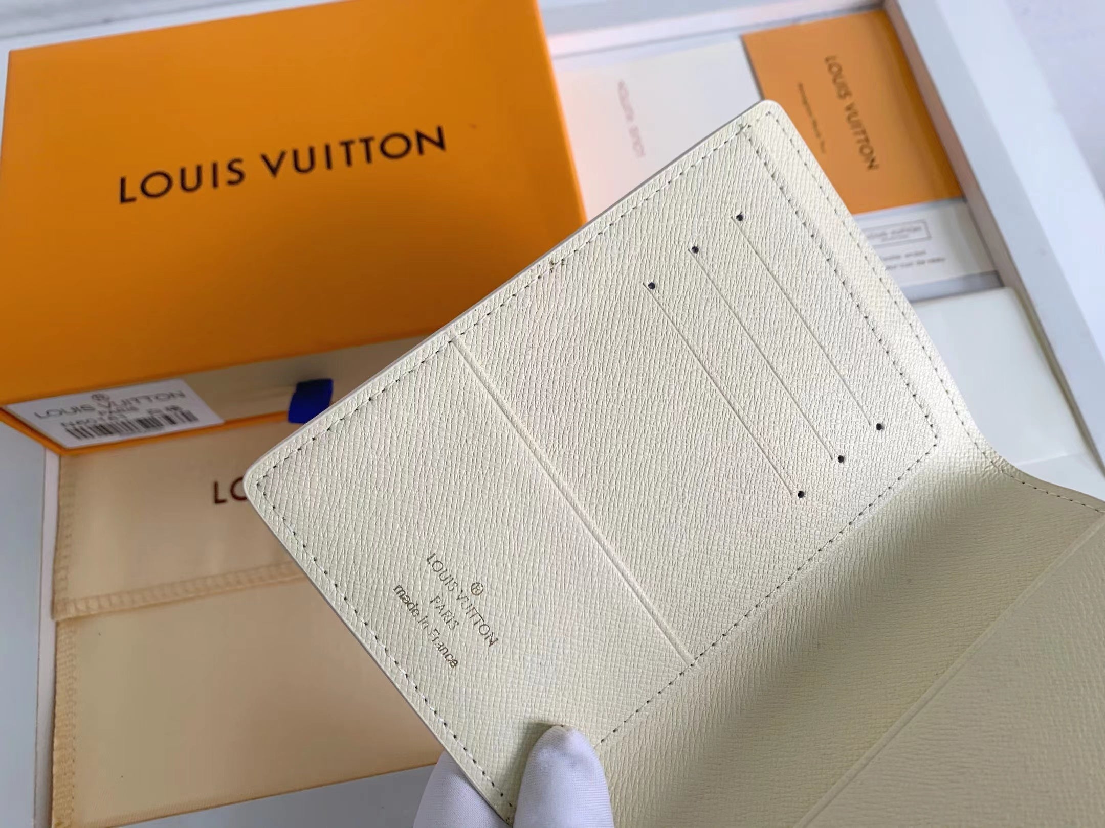 B1A42E300 Popular  leather wallets
