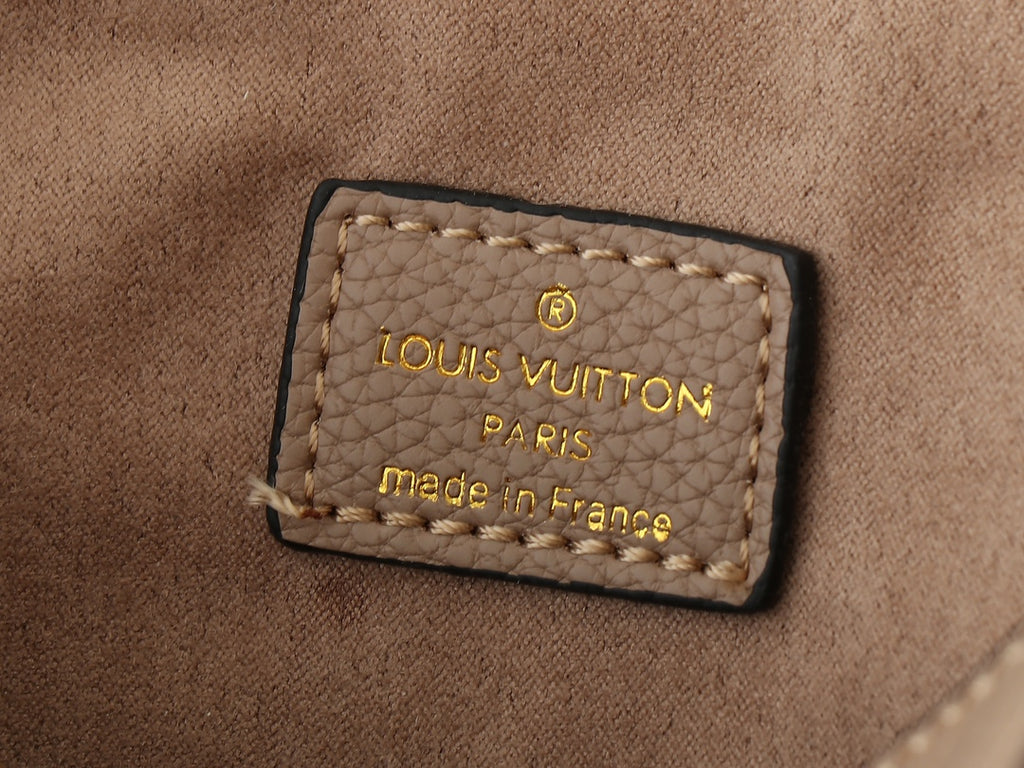 B1W35E115 Popular leather bag