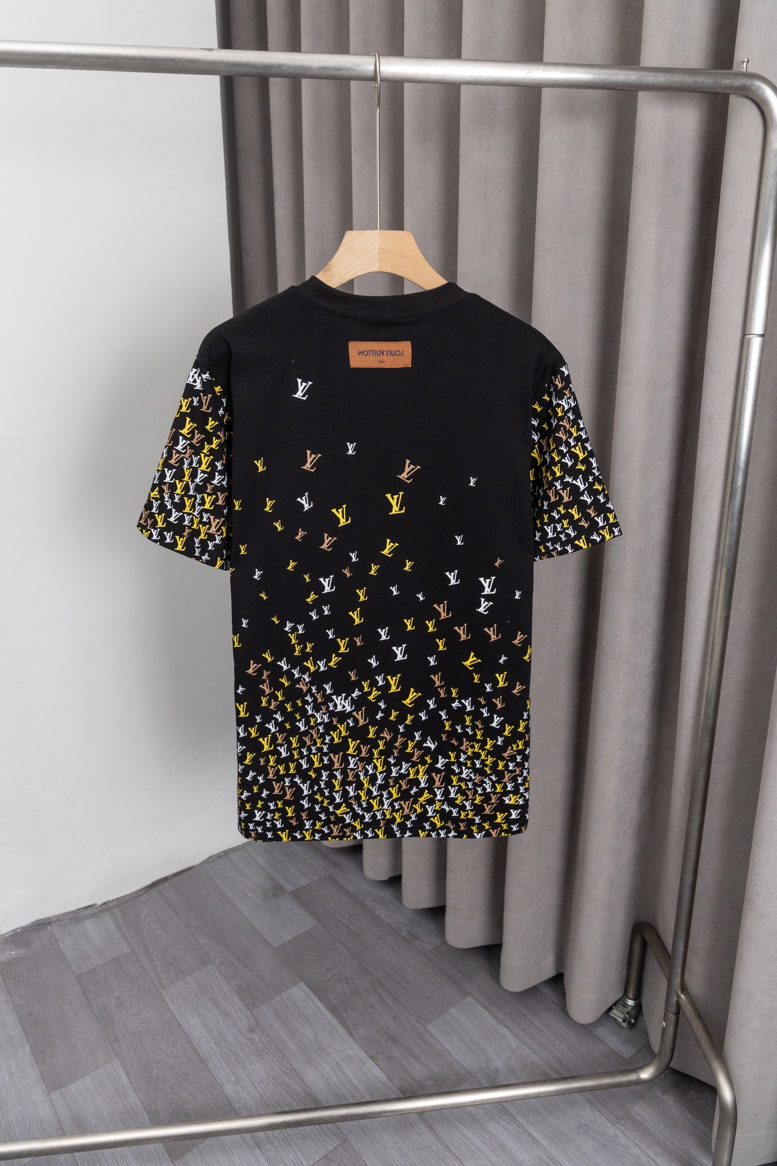 U1W25E1  Popular T-shirts