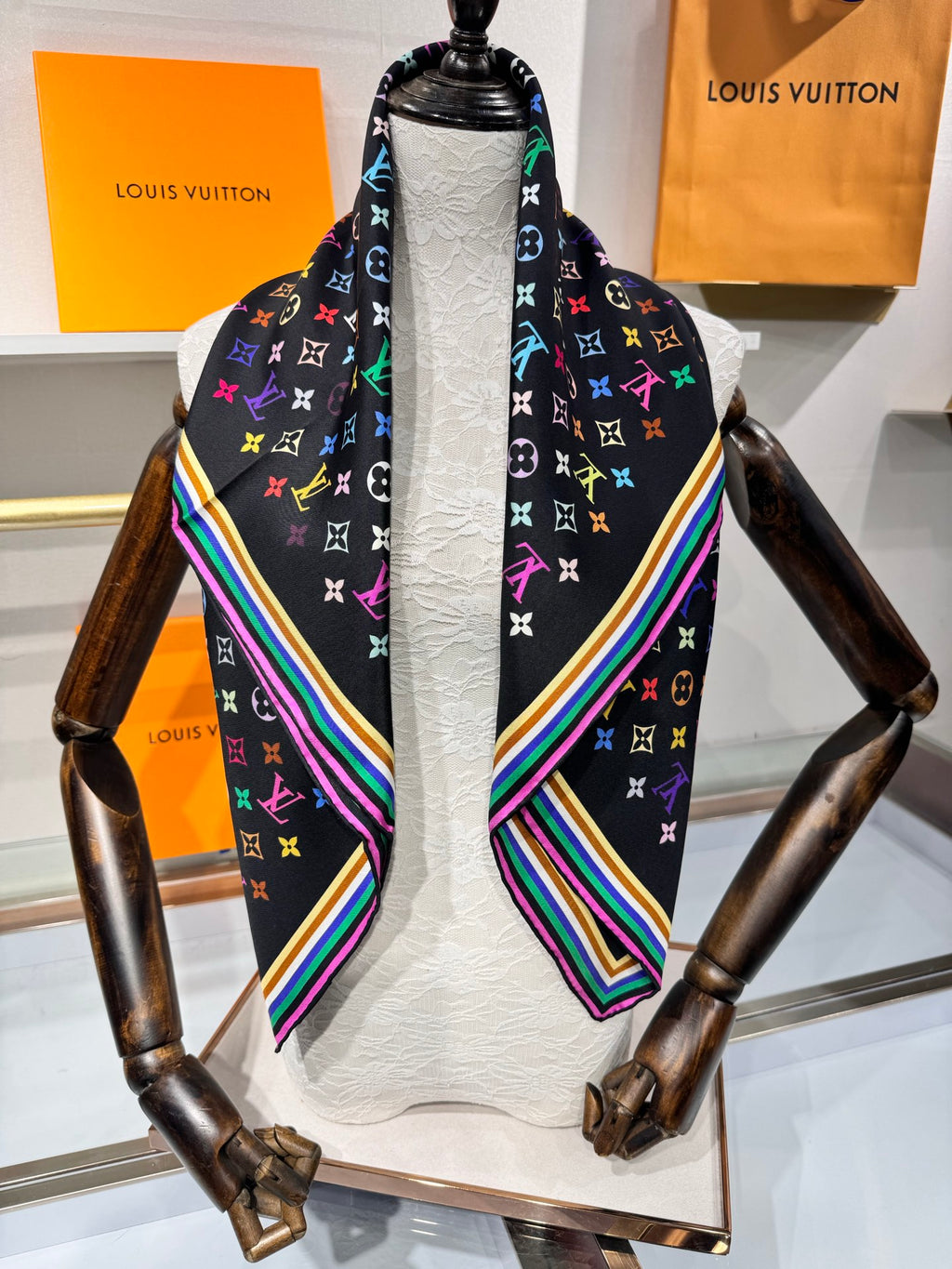 W1N55E89 Popular Silk Scarve