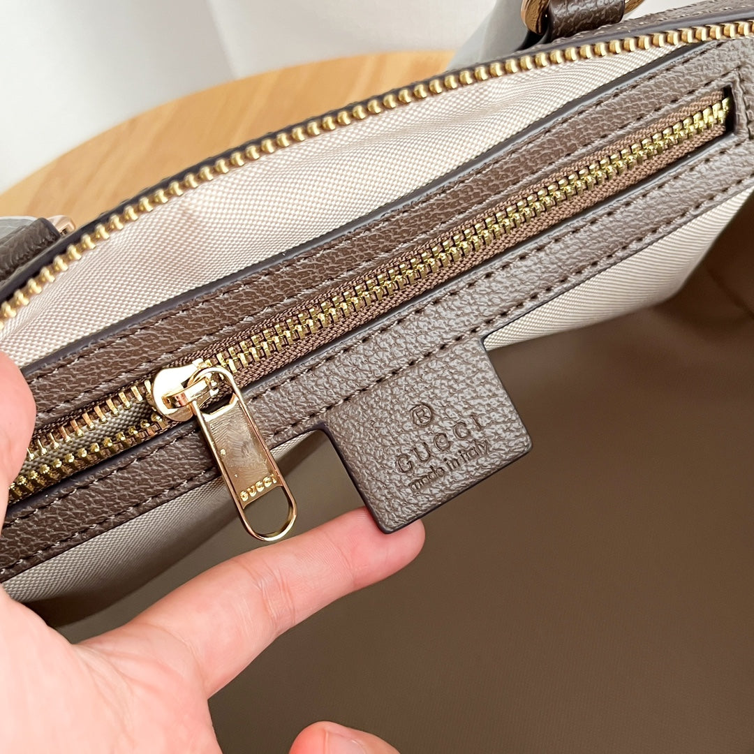 B1W25B60 Popular  leather bag