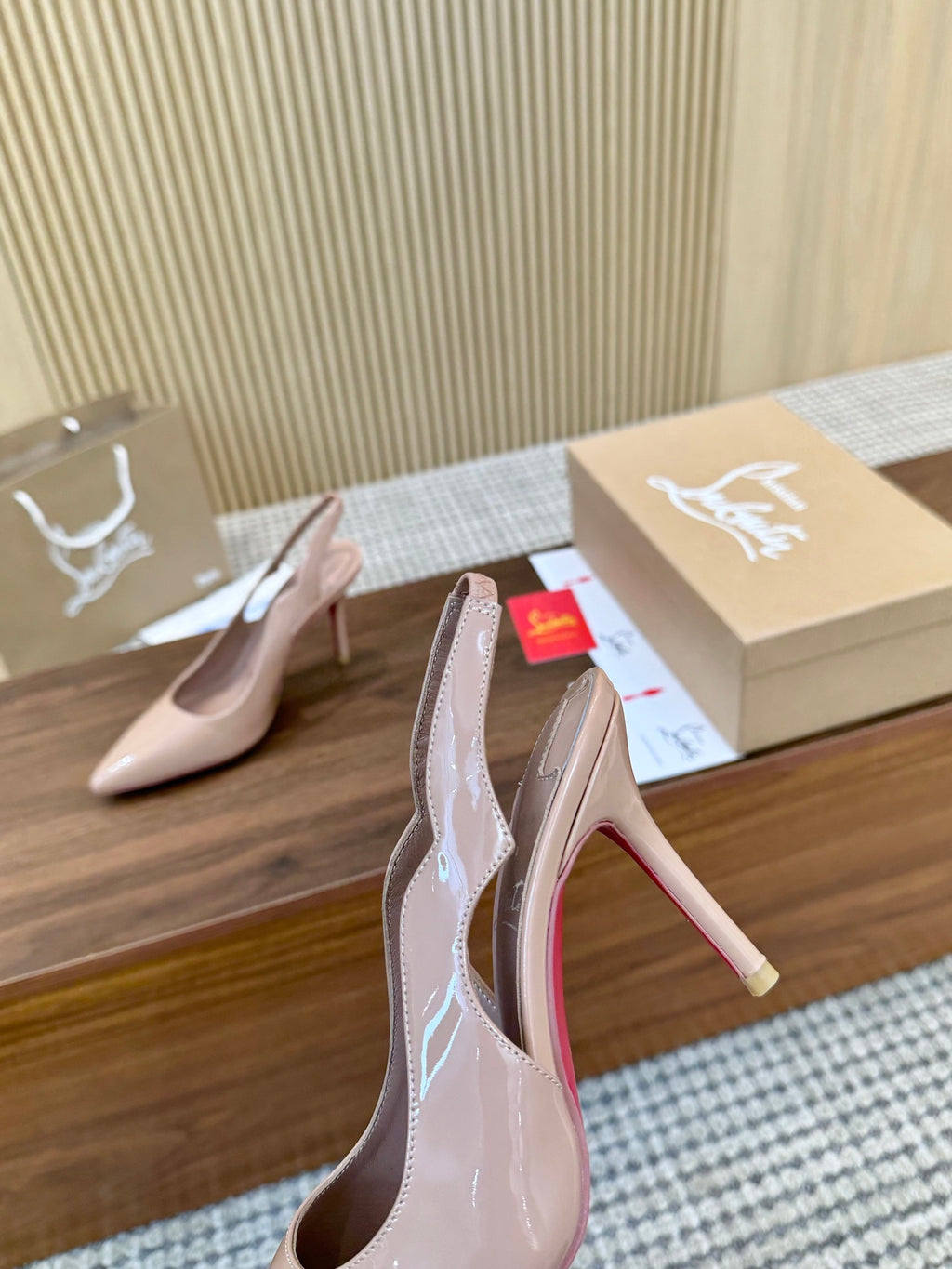 Z2N75A5  Popular leather High heels