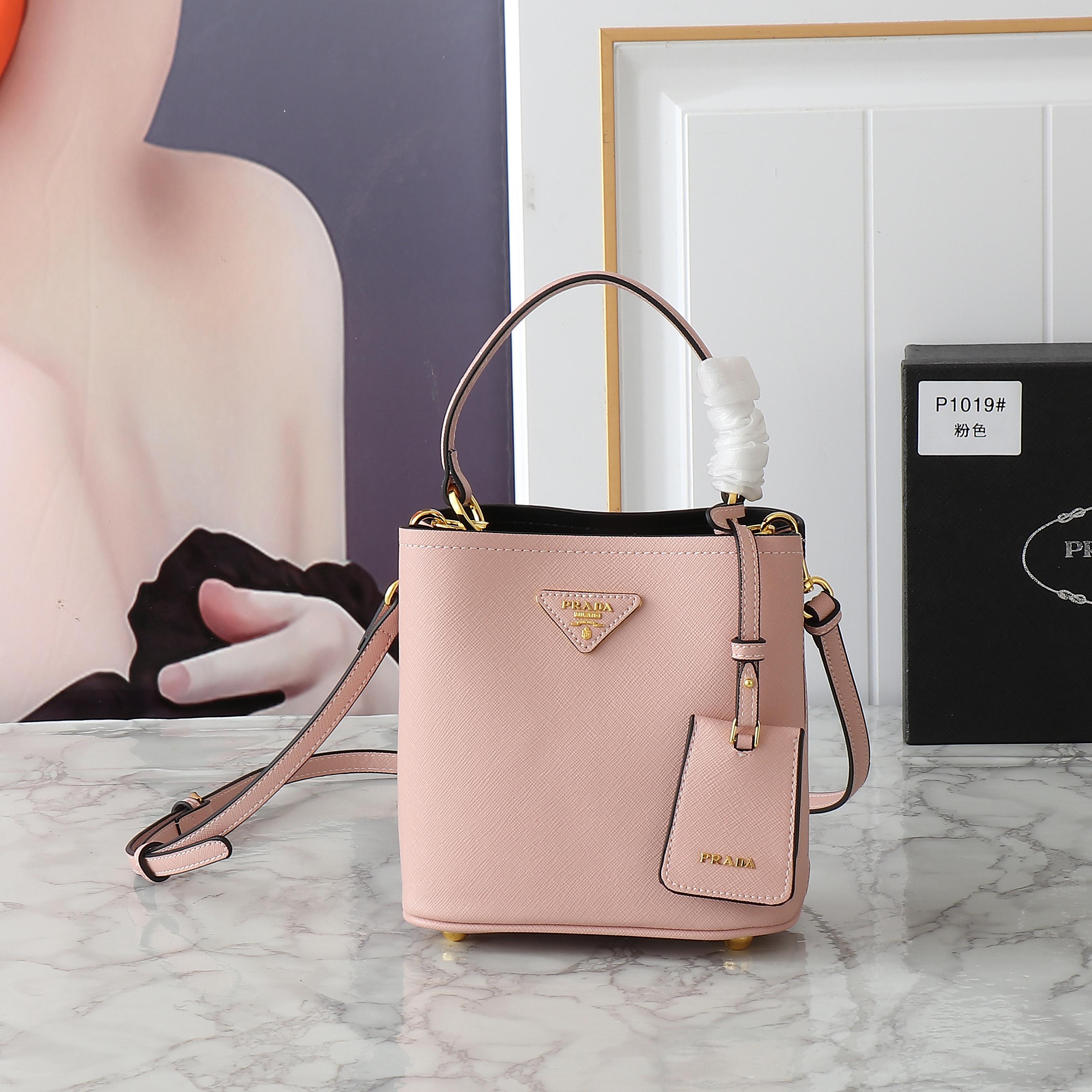 B1W35P102 Popular  leather bag