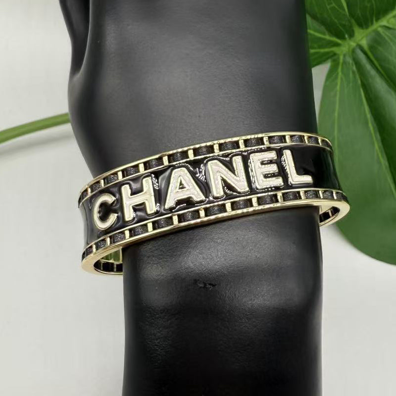 X1Z94C736K  Popular Bracelets