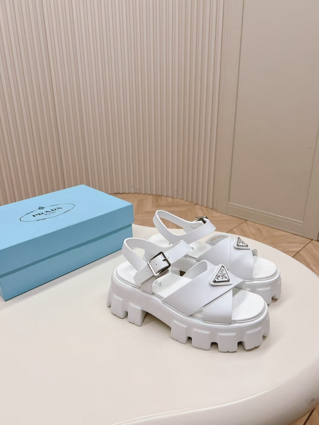 ZPX76P4 Popular sandals