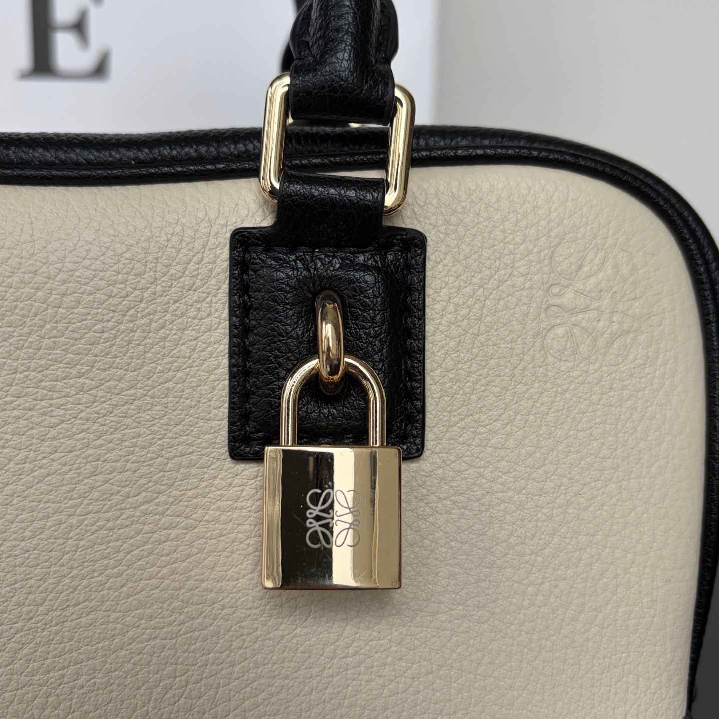 B1R66A12 Popular leather bag