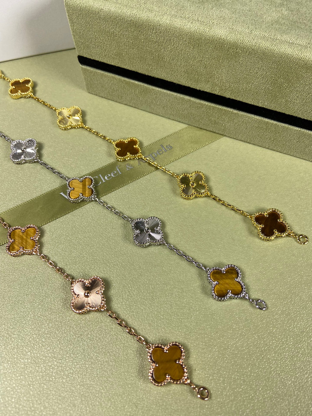 X5X94VA181K  Popular bracelets  5 flowers normal size1.5cm flower