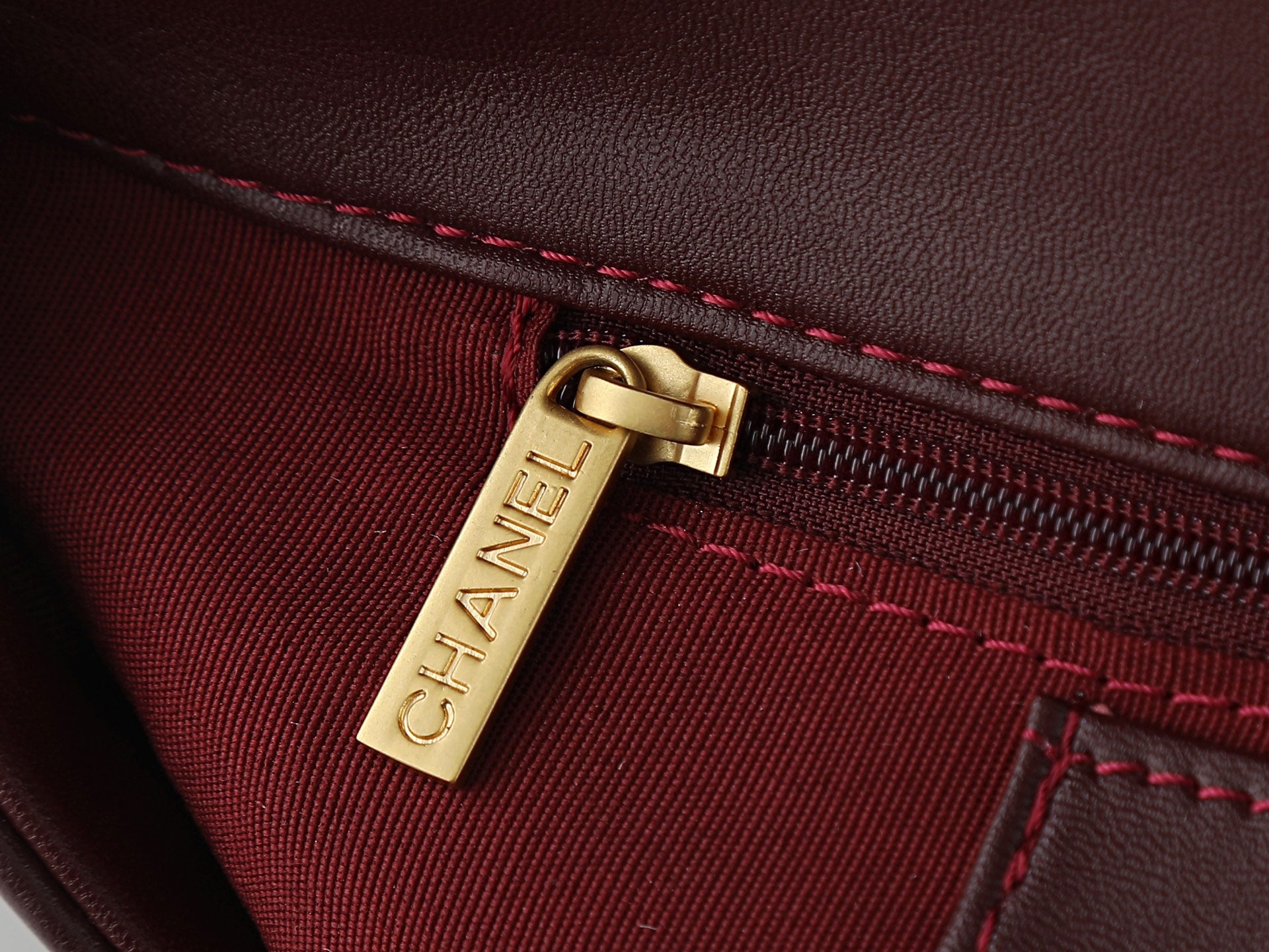 B1R76C28 Popular leather bag