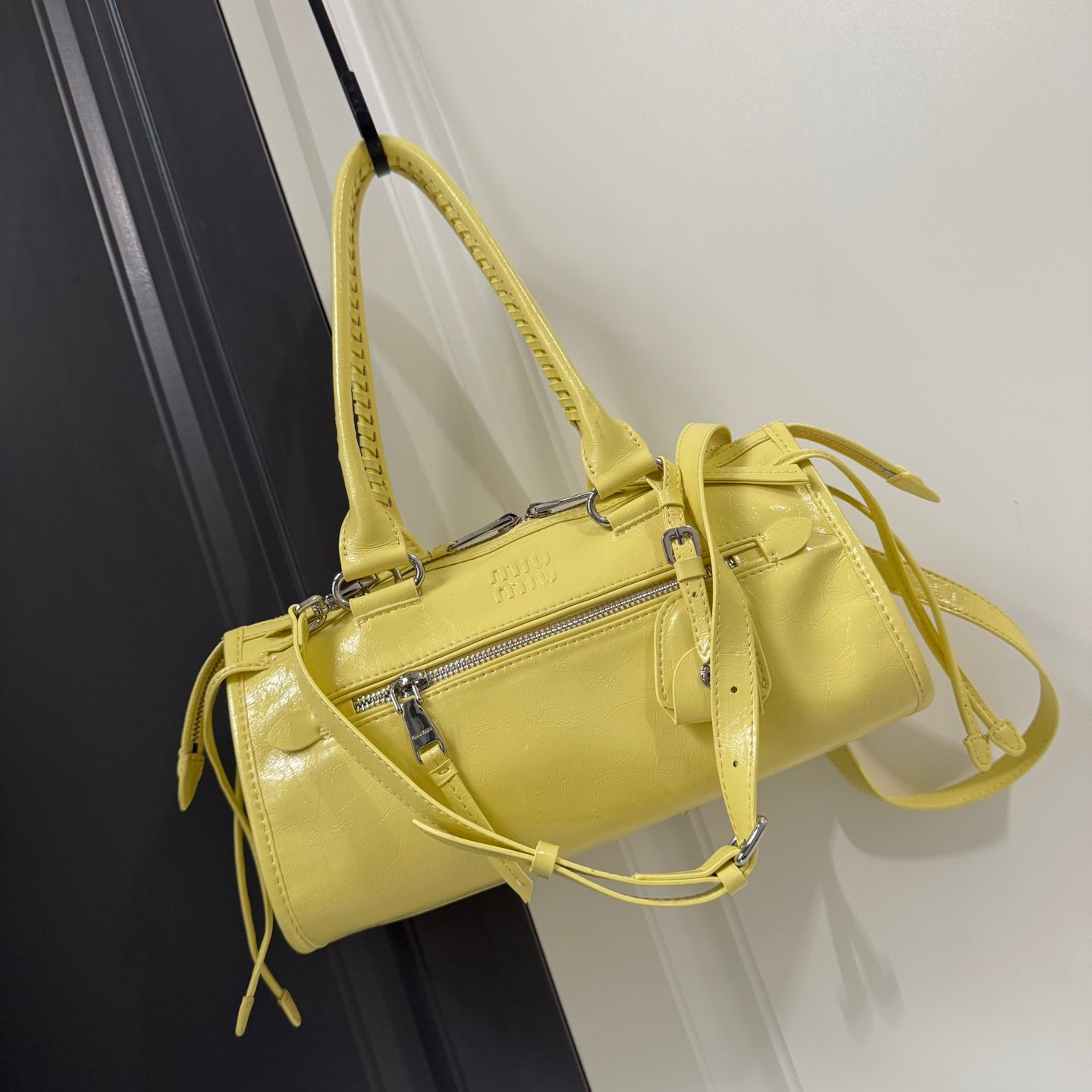 B1R76A21 Popular leather bag
